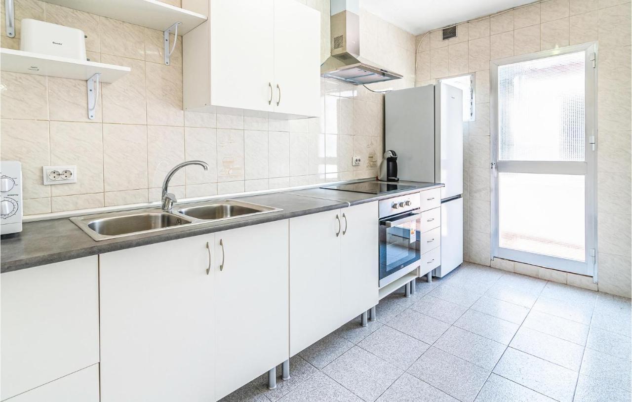 Beautiful Apartment In Cordoba With Kitchenette Екстериор снимка